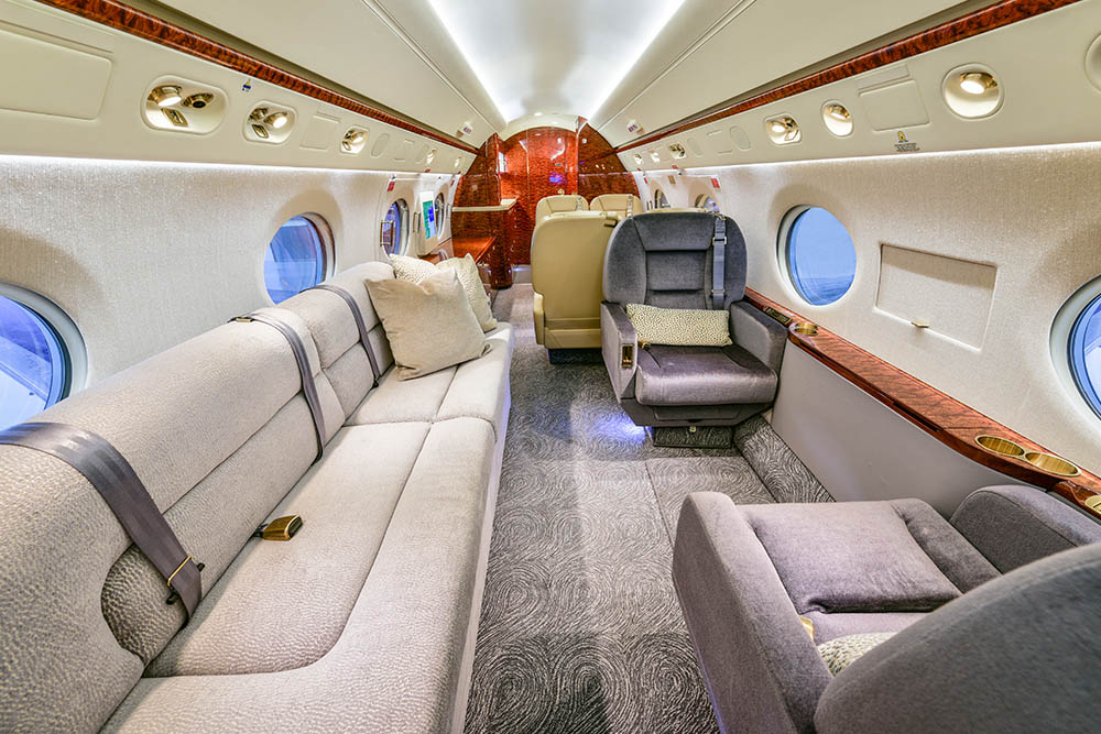 private-jet-g450-teb_0003_comfy-zone