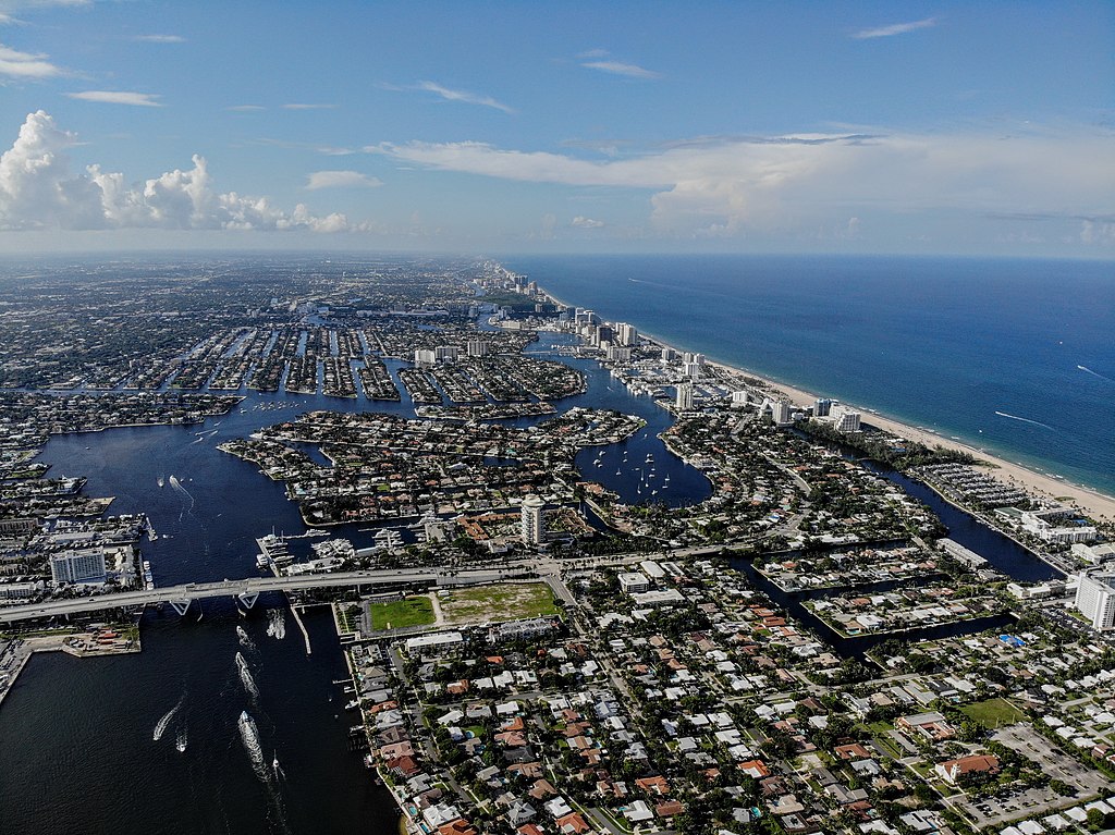 Fort Lauderdale, FL Photo by Yanjipy