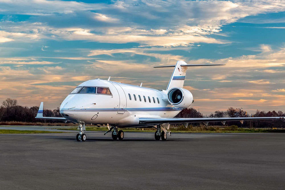 Challenger 605 – TEB Charter Plane | Solairus Aviation